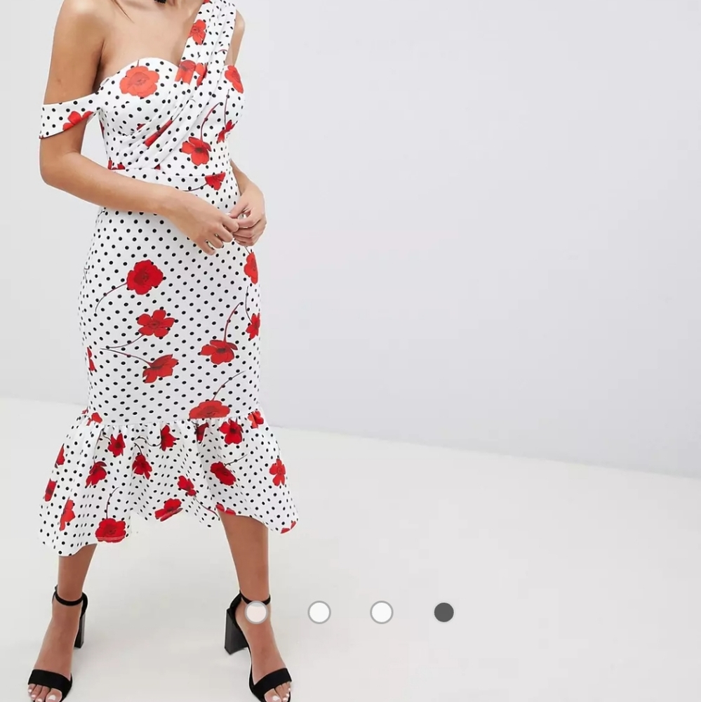 Polka dot floral pephem dress, classic must have!